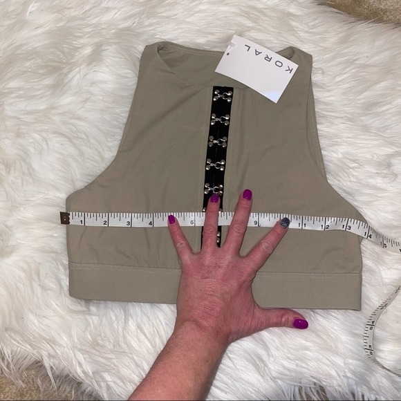 NWT Koral Tan & Black Hook & Eye Accent High Neck Sports Bra Medium - Picture 4 of 8